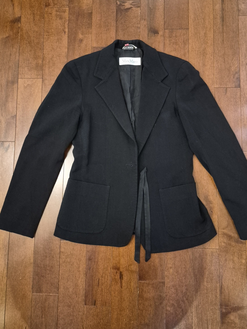 Max Mara women's black blazer in size US 6 virgin wool